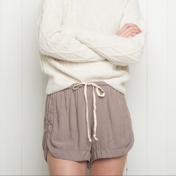BRANDY MELVILLE UNIQUELY OVERSIZED SHORTS - Picture 1 of 4